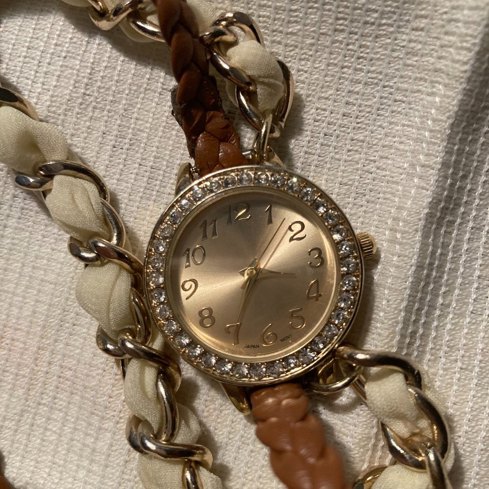 Preowned mint condition women's wrap around watch